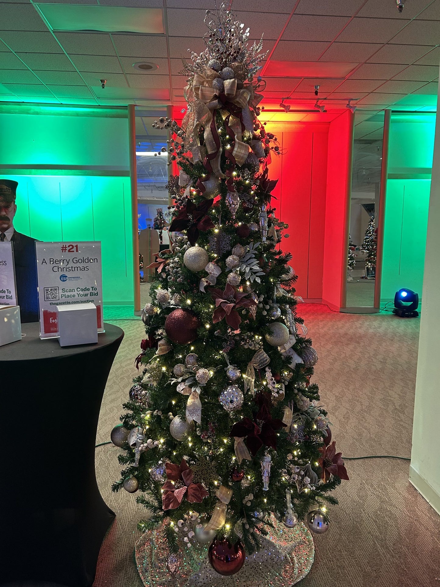 #21: A Berry Golden Christmas